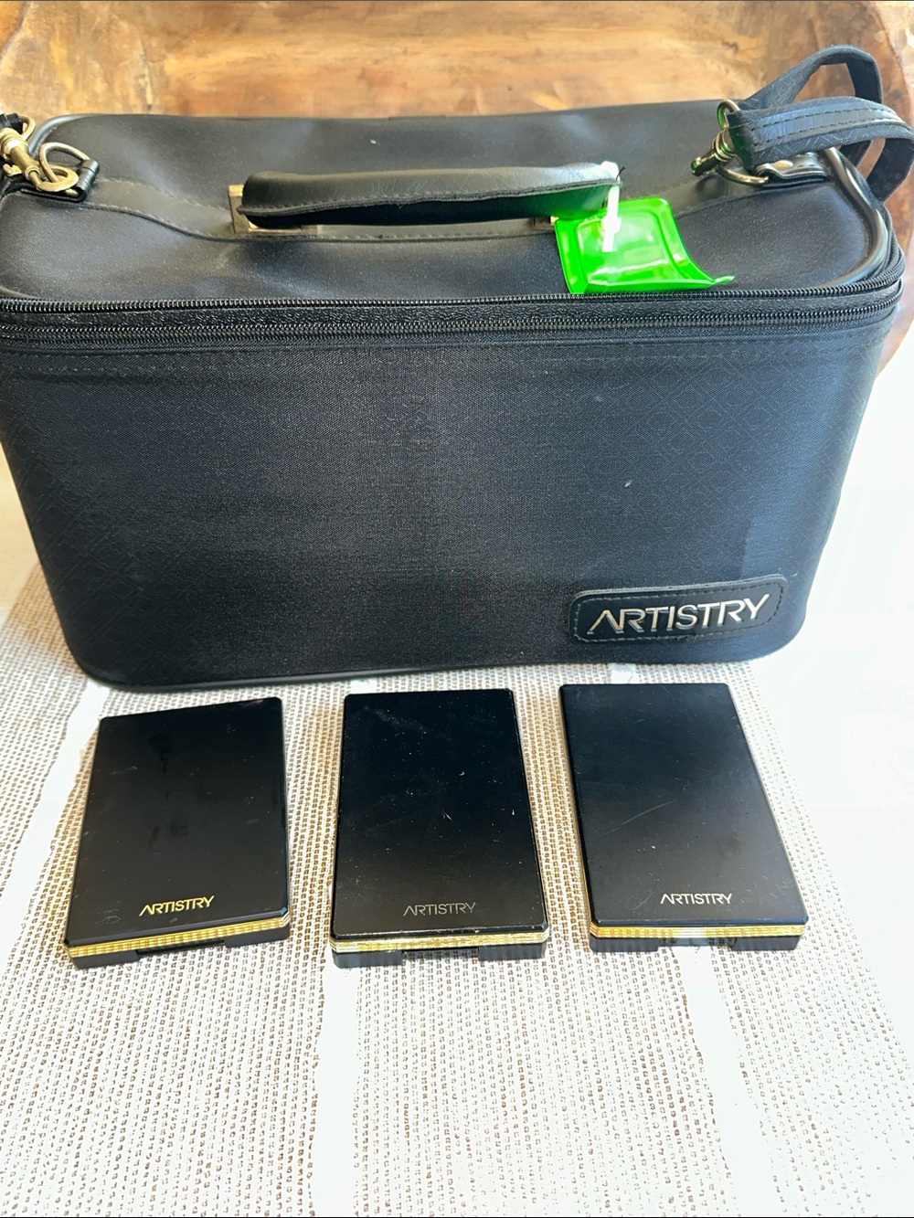 Vintage Amway Artistry Makeup Travel Train Case & 3 Compact Palette Lot Set